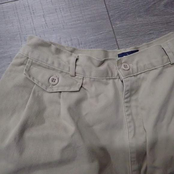 Tan high waisted khaki shorts, Gap - Picture 2 of 5